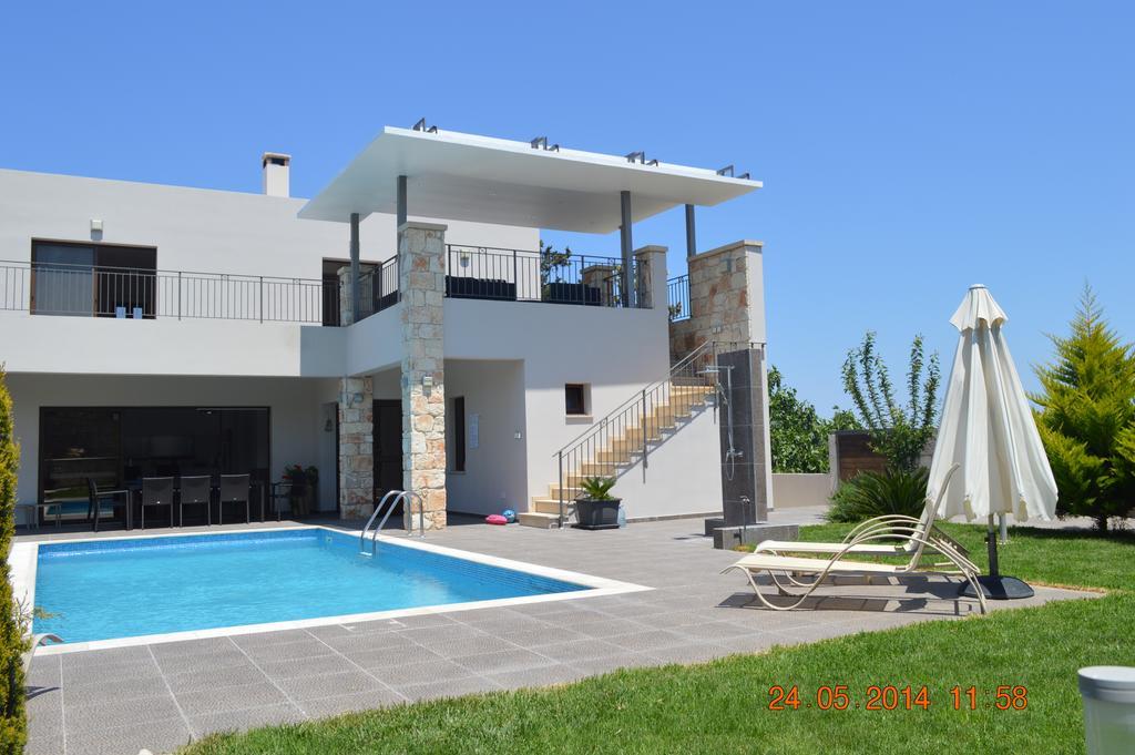 Villa Angela Dhrousha Luaran gambar