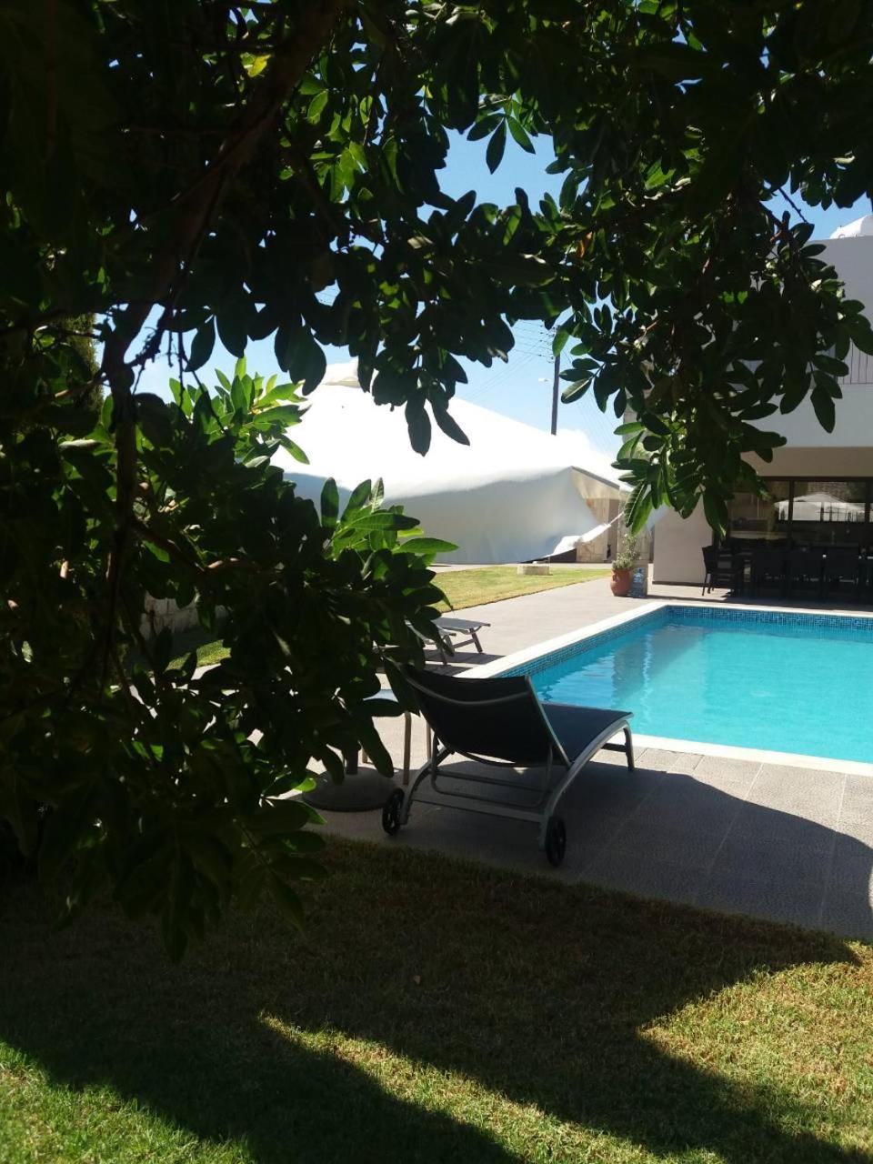 Villa Angela Dhrousha Luaran gambar
